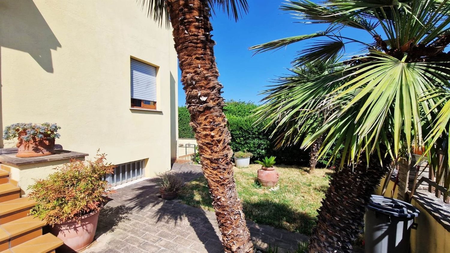 6 rooms Apartment in Foligno, Italy No. 288538