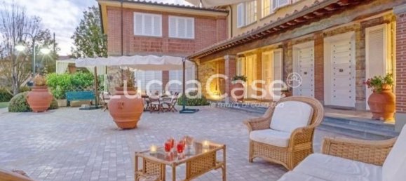 Villa de 30 habitaciónes en Montecarlo, Italy No. 51019 11