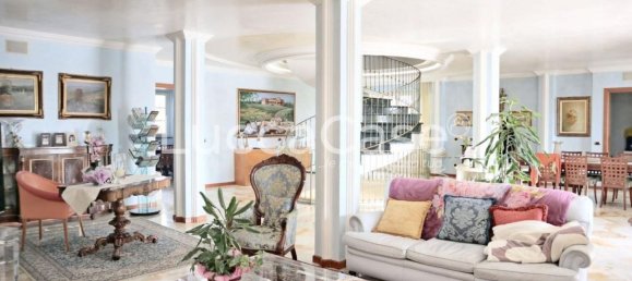 Villa de 30 habitaciónes en Montecarlo, Italy No. 51019 7