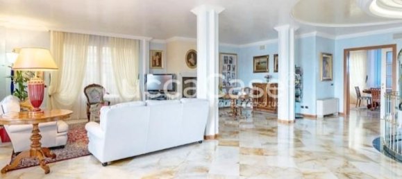 Villa de 30 habitaciónes en Montecarlo, Italy No. 51019 8