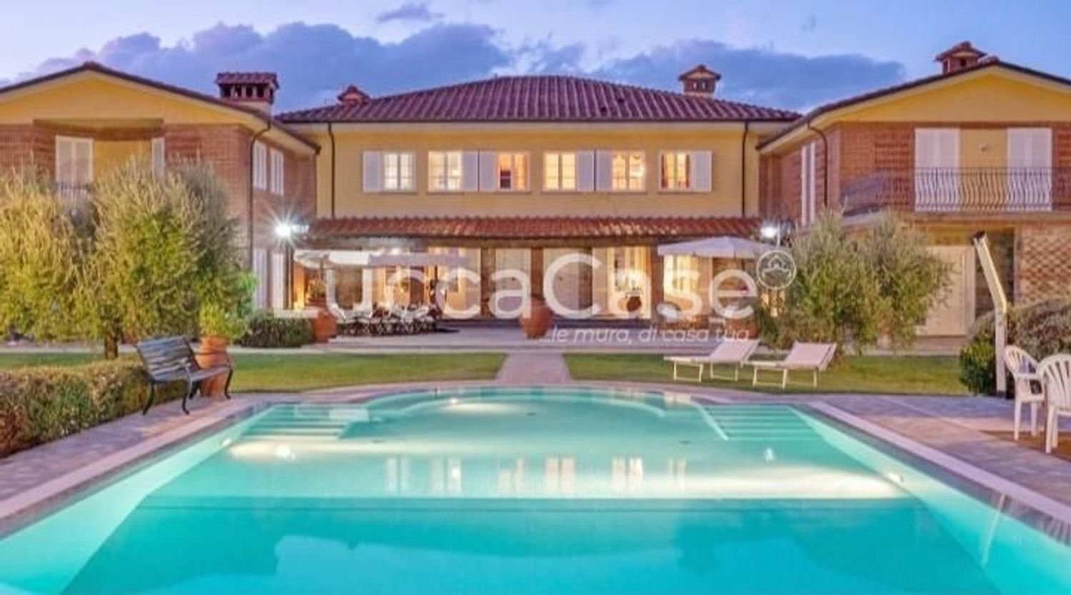 Villa de 30 habitaciónes en Montecarlo, Italy No. 51019