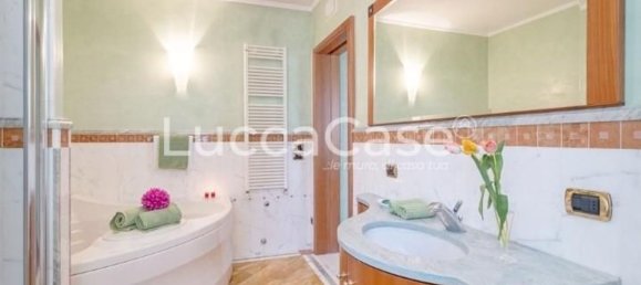 Villa de 30 habitaciónes en Montecarlo, Italy No. 51019 21