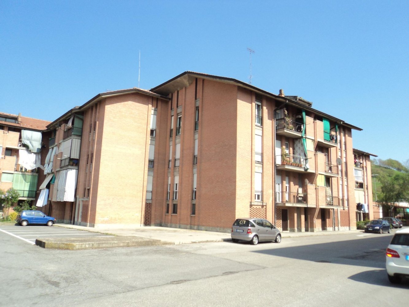 Apartamento de 4 habitaciónes en Alba, Italy No. 204041