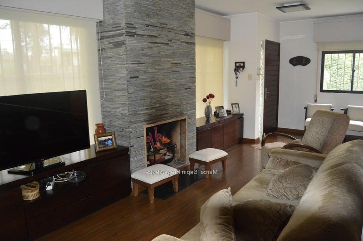 3 bedrooms House in Montevideo, Uruguay No. 11614