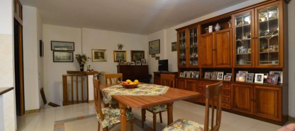 5 bedrooms Apartment in Massa, Italy No. 343994 9