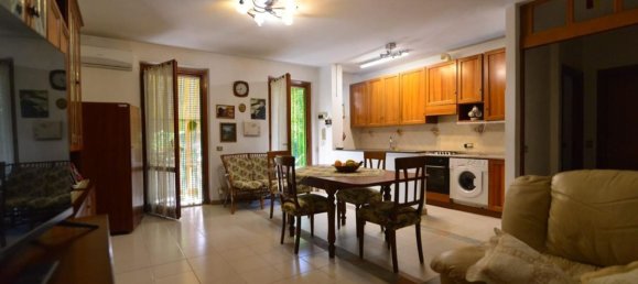 5 bedrooms Apartment in Massa, Italy No. 343994 7