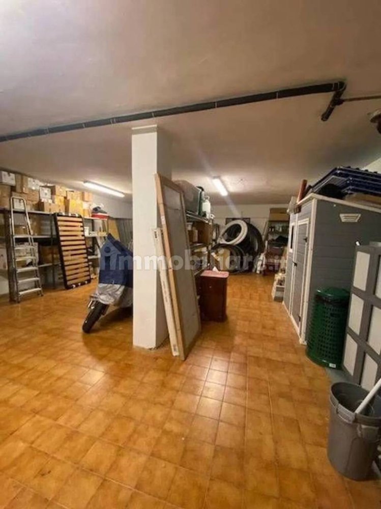 76m² Garage in Albisola Superiore, Italy No. 285715