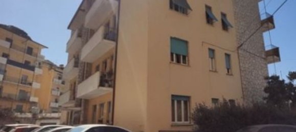 4 rooms Apartment in Perugia, Italy No. 190448 2