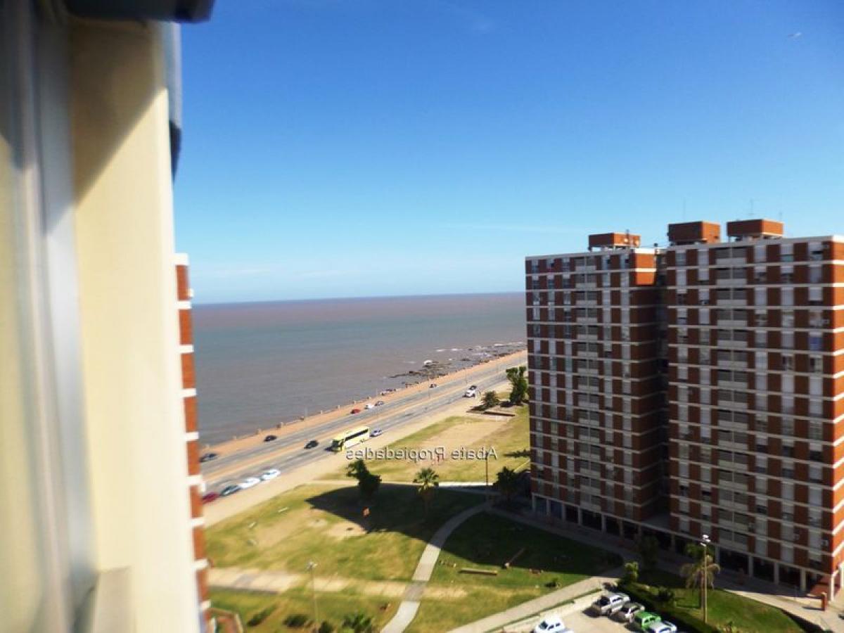 3 bedrooms Apartment in Montevideo, Uruguay No. 6461
