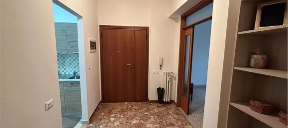 5 rooms Apartment in Modena, Italy No. 215007 3