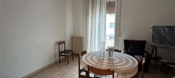 5 rooms Apartment in Modena, Italy No. 215007 9