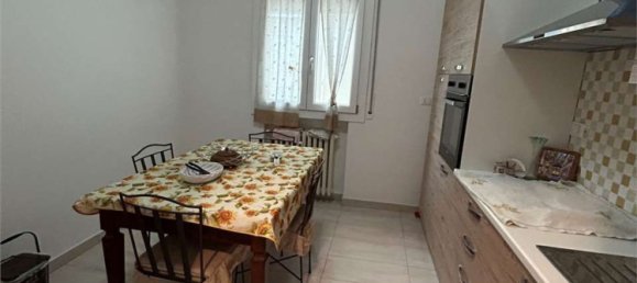 5 rooms Apartment in Modena, Italy No. 215007 5