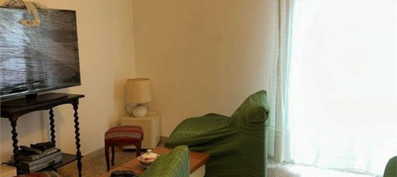 5 rooms Apartment in Modena, Italy No. 215007 12