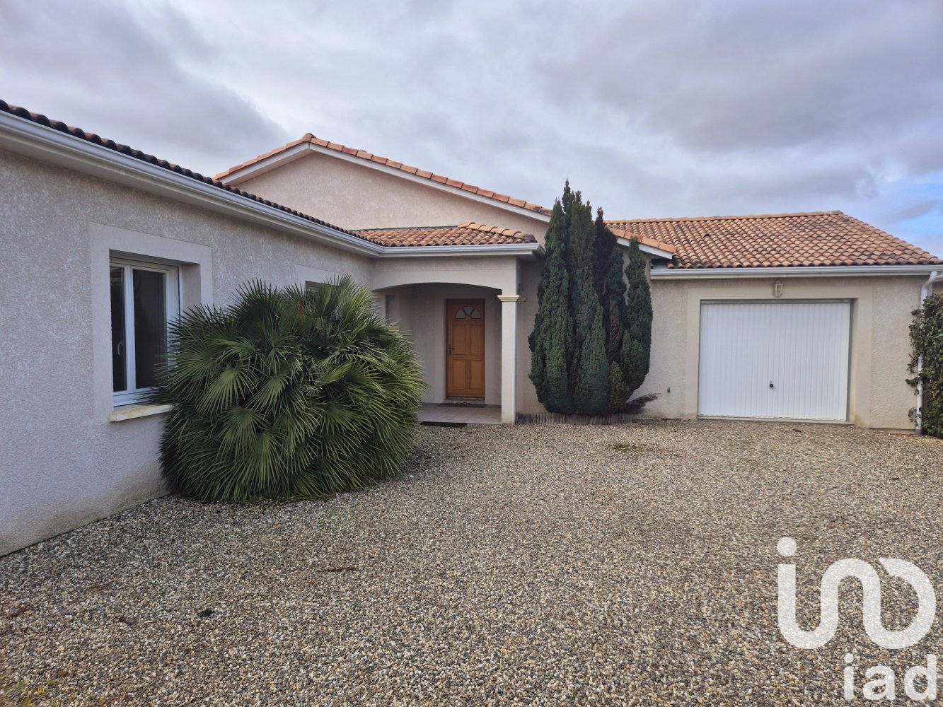 4 bedrooms House in Roquefort, France No. 101132