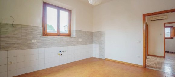 Edificio de 5 habitaciónes en Montecatini Terme, Italy No. 120989 5