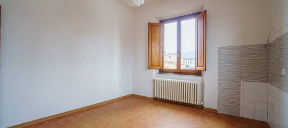 Edificio de 5 habitaciónes en Montecatini Terme, Italy No. 120989 7