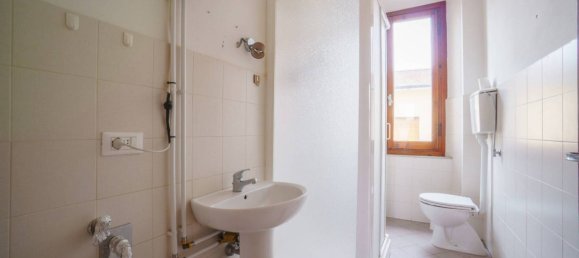 Edificio de 5 habitaciónes en Montecatini Terme, Italy No. 120989 27