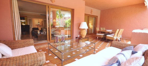 2 bedrooms Apartment in Estepona, Spain No. 156063 2