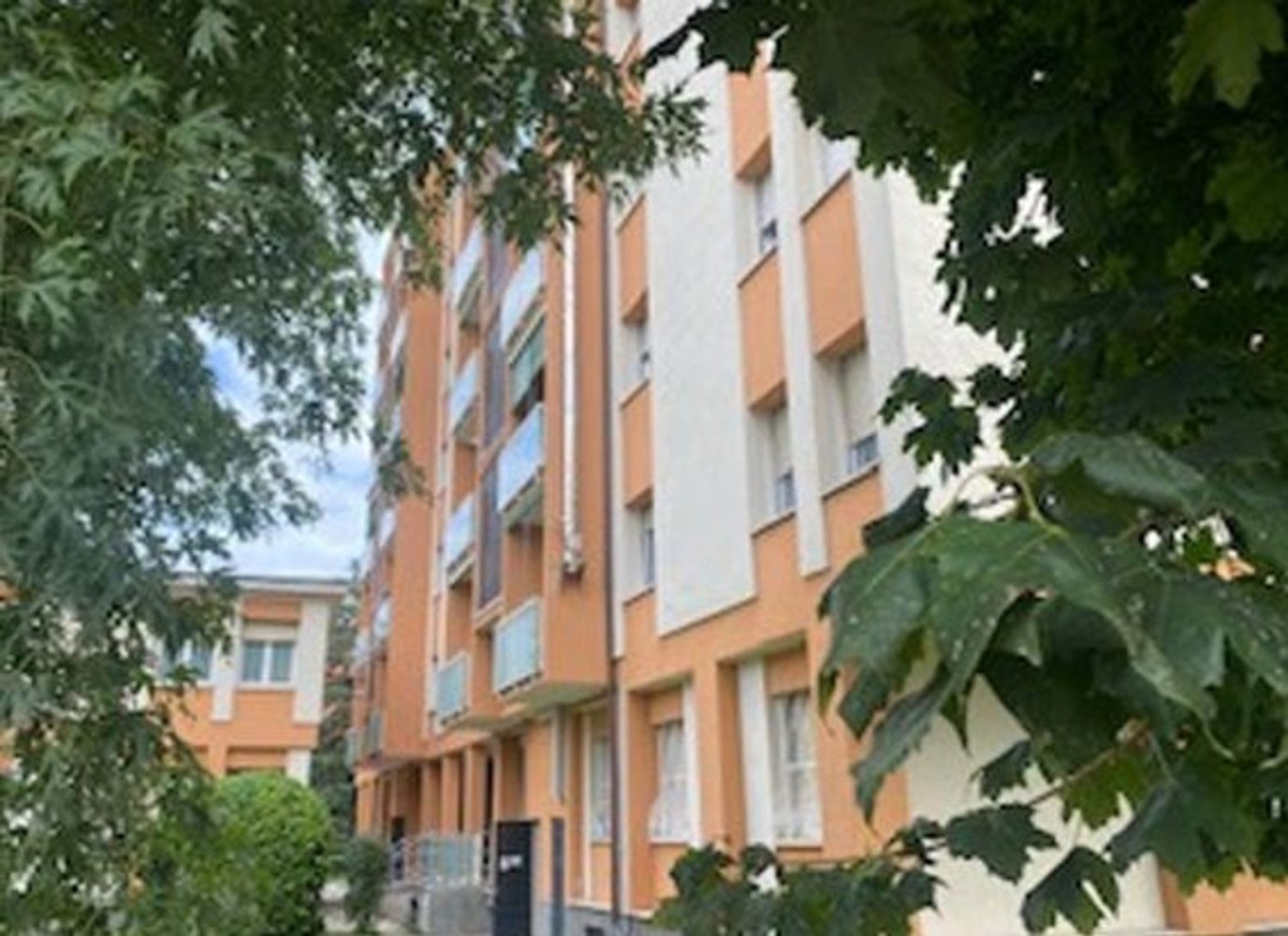 3 bedrooms Apartment in Milan, Italy No. 382509