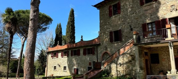 11 bedrooms Villa in Cortona, Italy No. 293 2