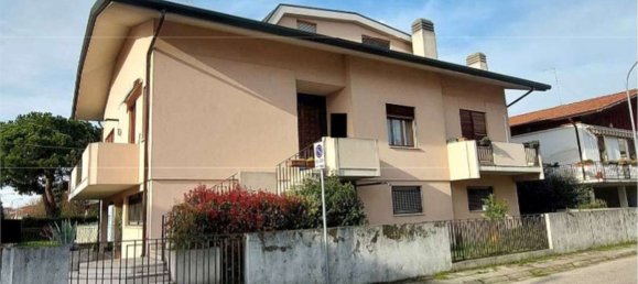 8 rooms Apartment in Rovigo, Italy No. 54423 22