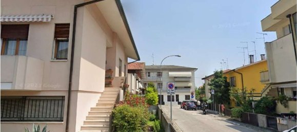 8 rooms Apartment in Rovigo, Italy No. 54423 19