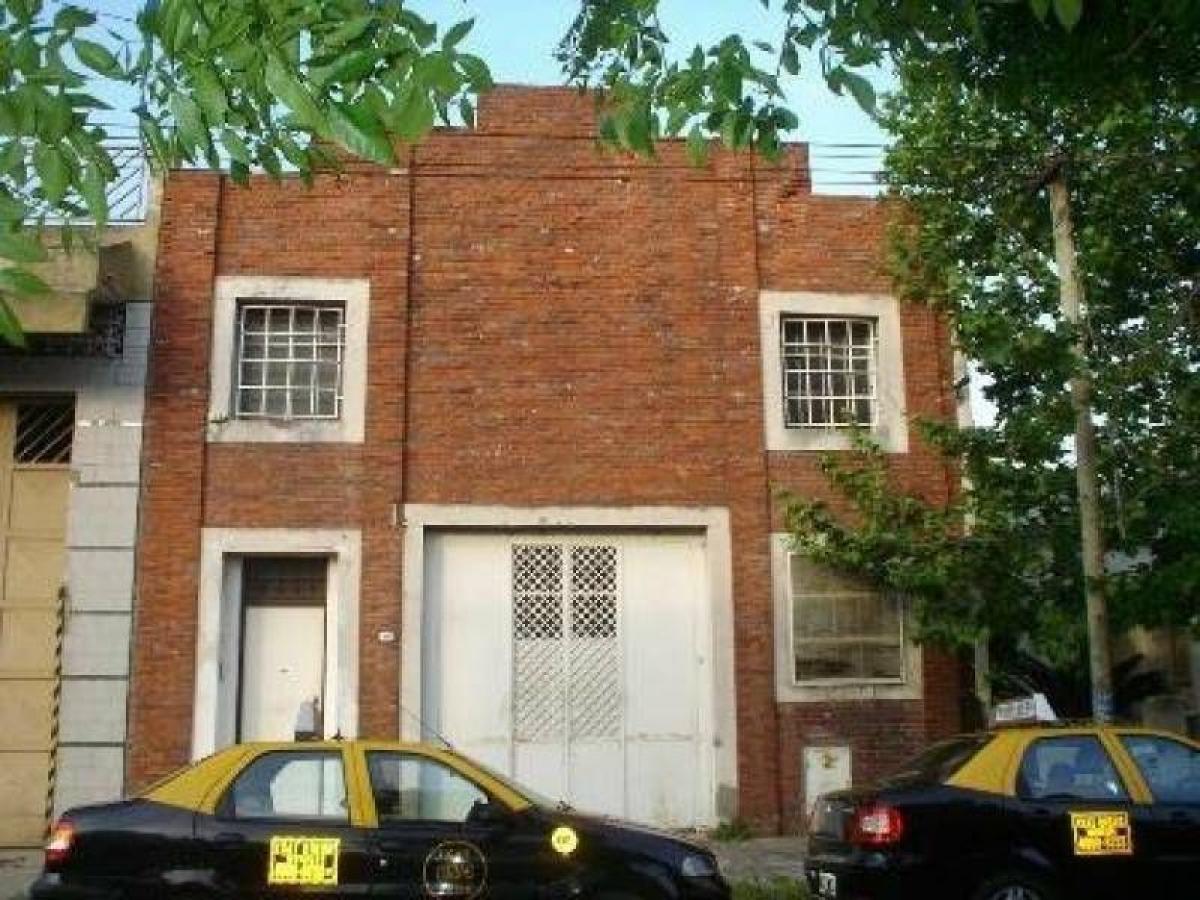 425m² Commercial property in Lanus, Argentina No. 22469