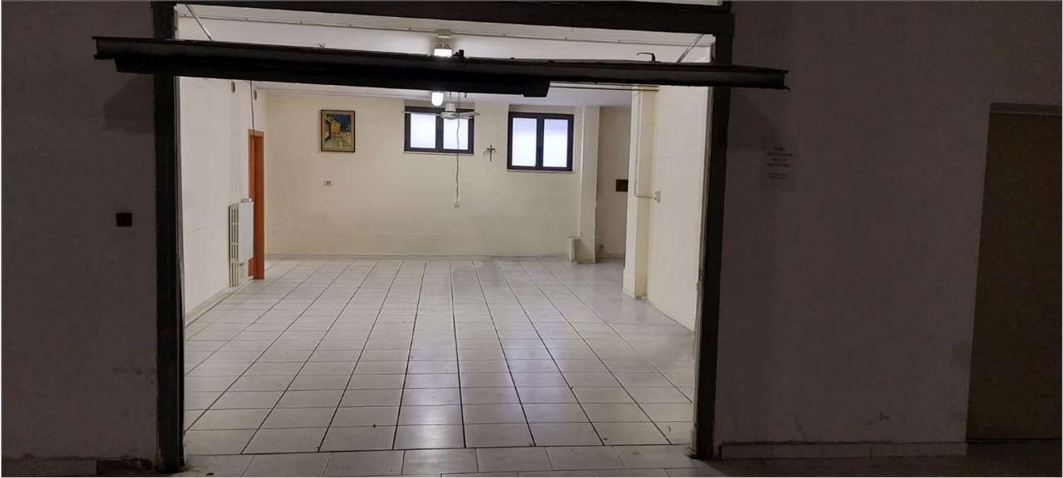 Gewerbliche Immobilie in Appignano, Italy 175m², Nr. 362425