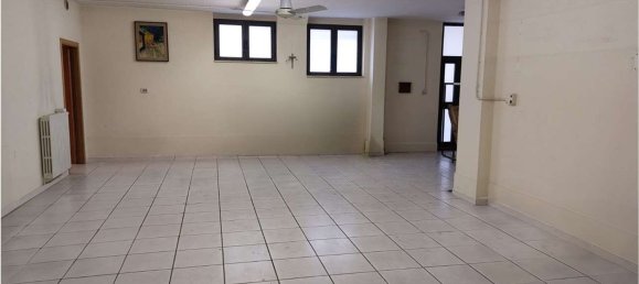 Gewerbliche Immobilie in Appignano, Italy 175m², Nr. 362425 6