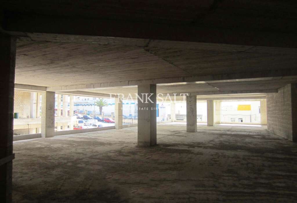 3251m² Shophouse in Marsa, Malta No. 11835