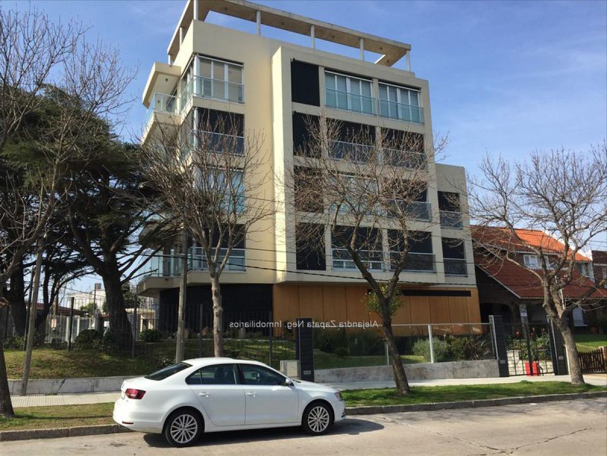 Apartamento de 2 dormitorios en Montevideo, Uruguay No. 10699