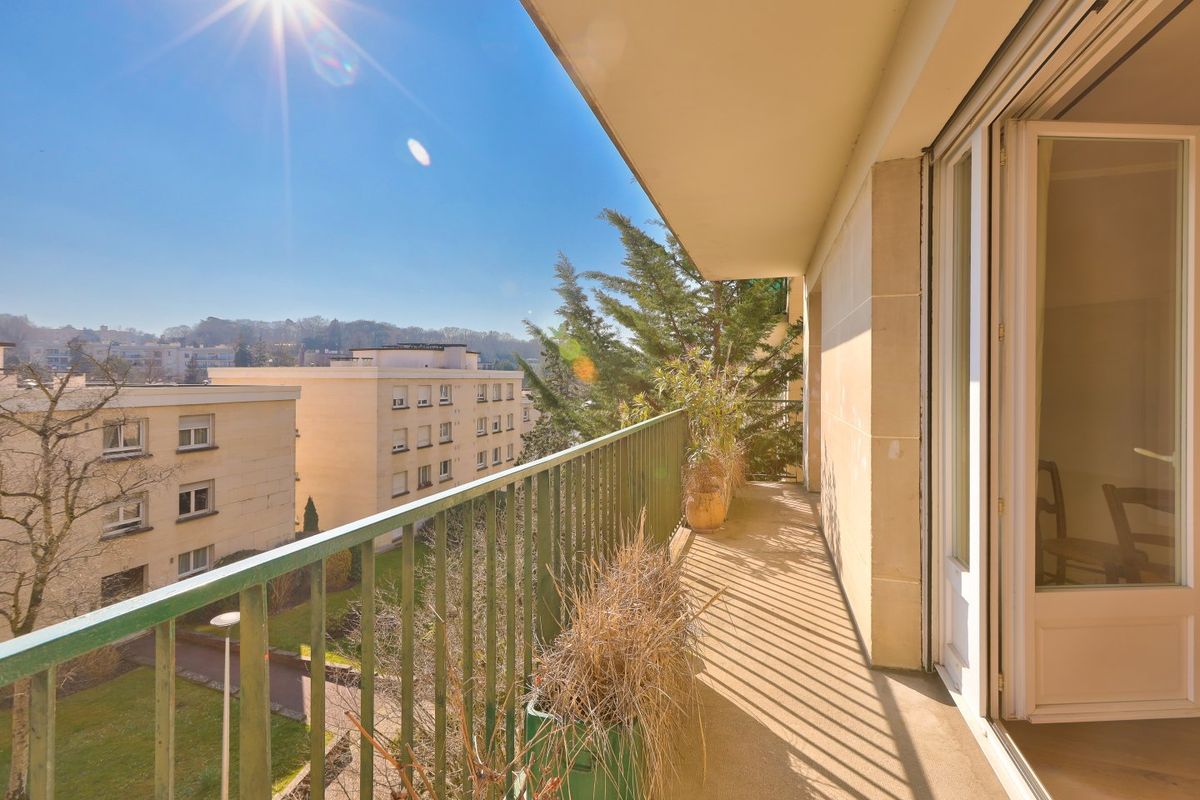 3 bedrooms Apartment in Ville-d'Avray, France No. 117512