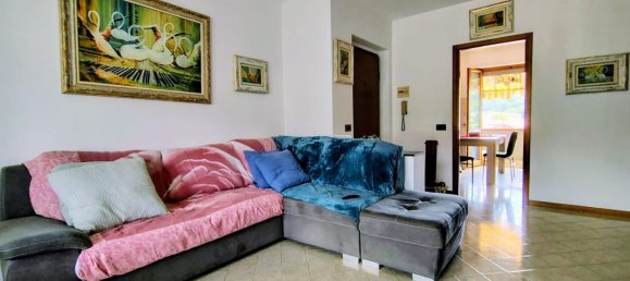 4 bedrooms Apartment in Carrara, Italy No. 319540 2