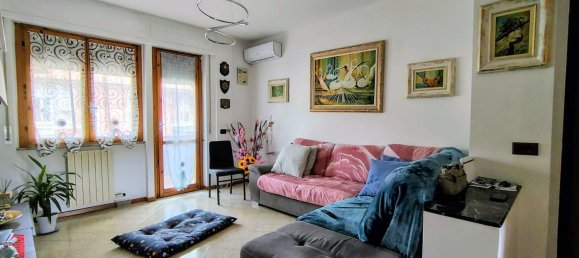 4 bedrooms Apartment in Carrara, Italy No. 319540 3