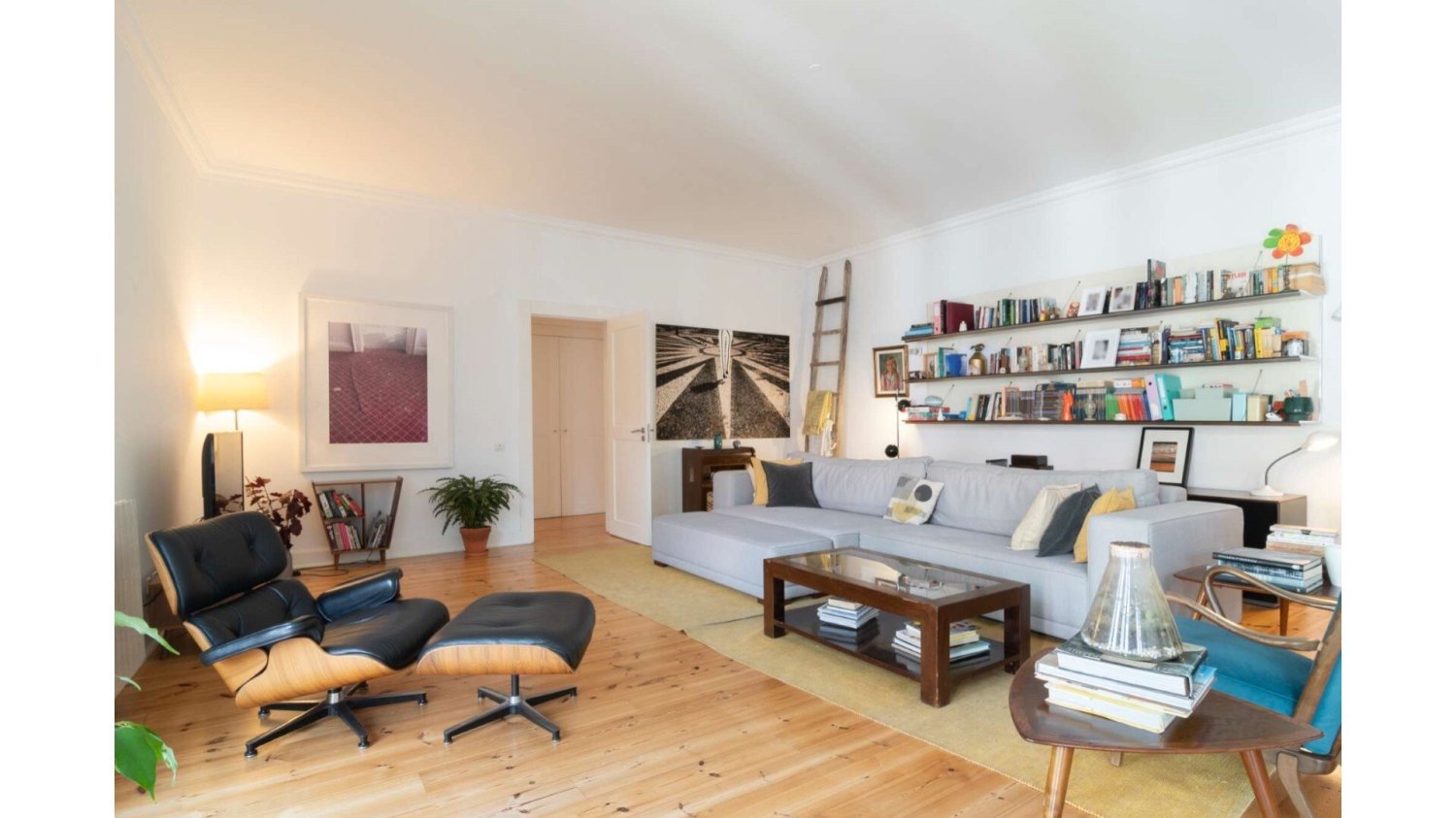 3 bedrooms Apartment in Lisbon, Portugal No. 122233