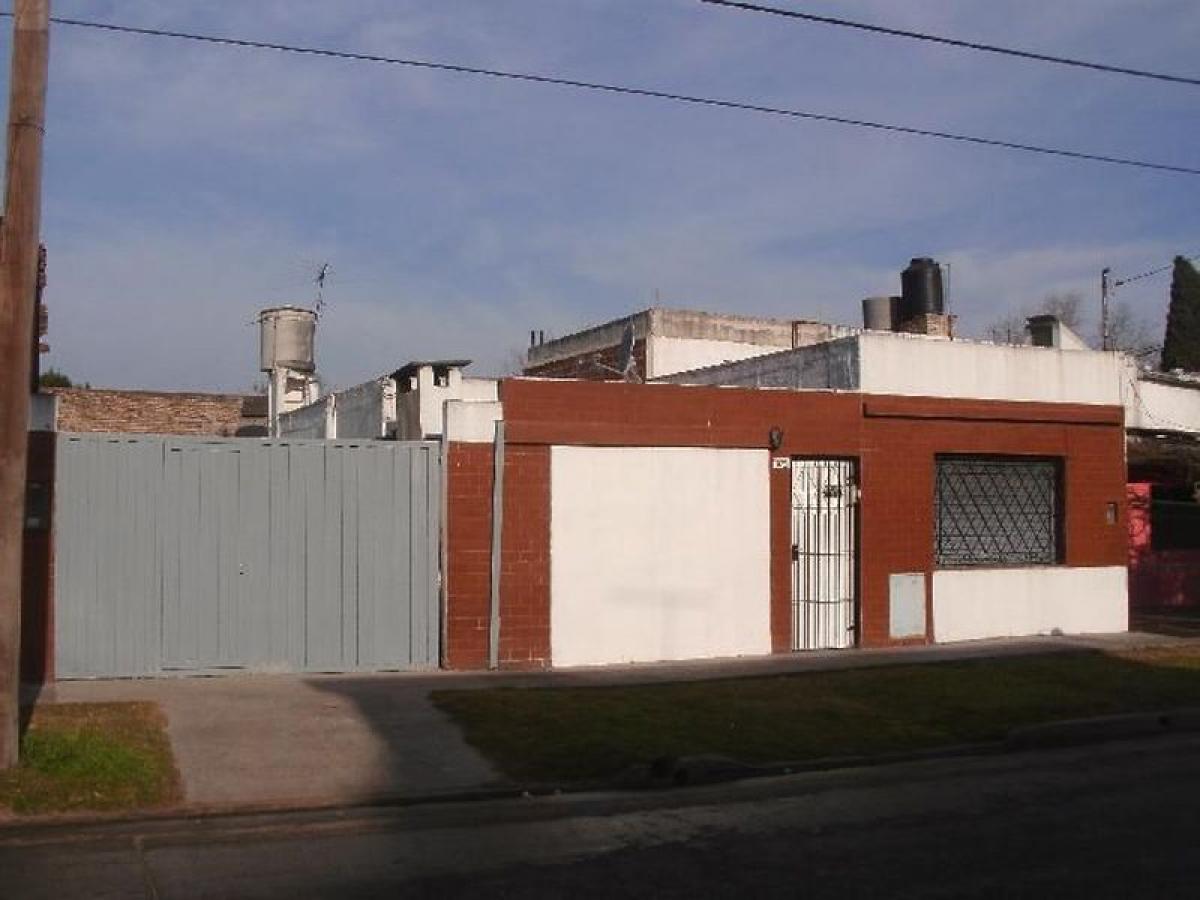 3 bedrooms House in Hurlingham, Argentina No. 7421