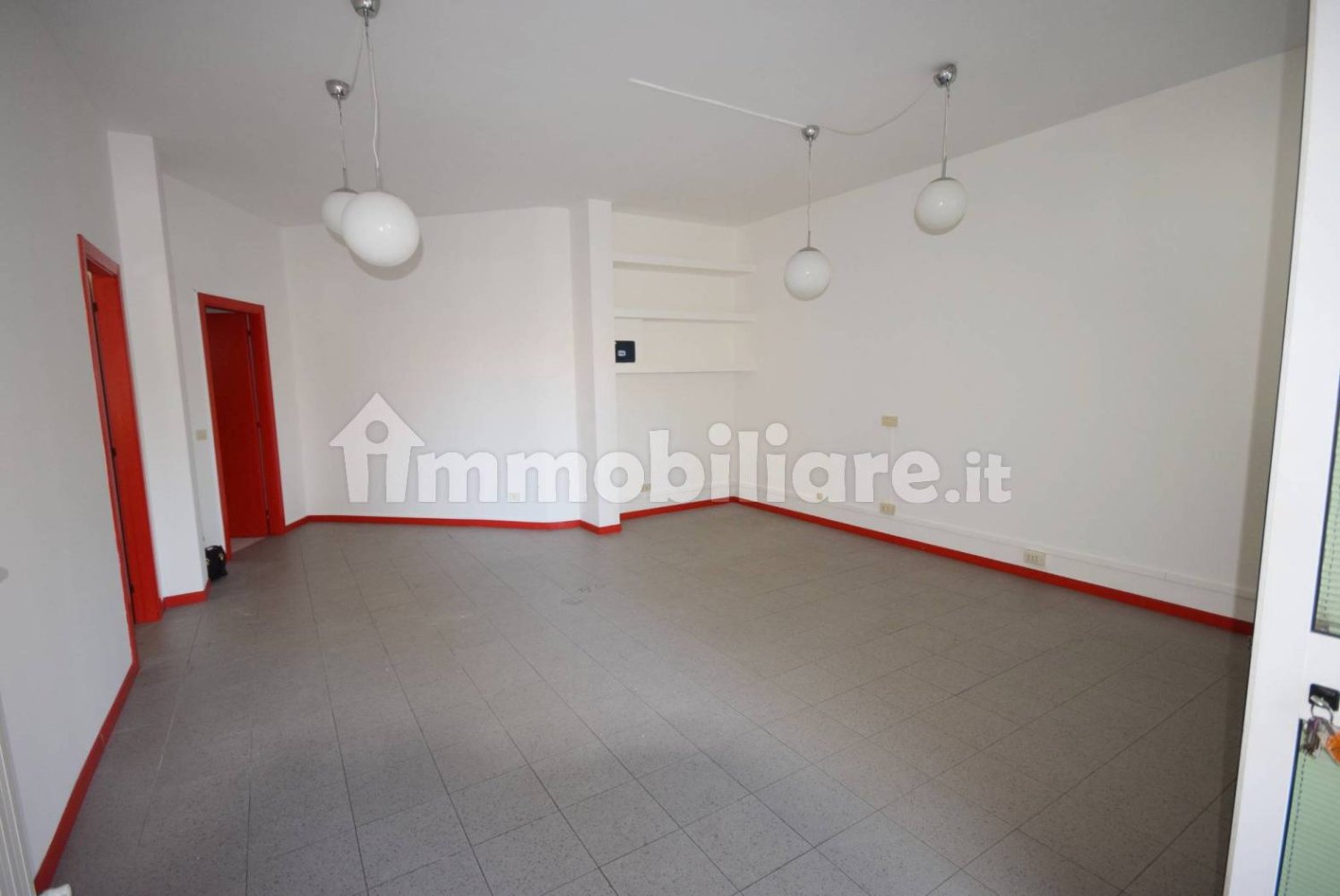 Imóvel comercial de 2 divisões em Chiaravalle, Italy N.º 161629