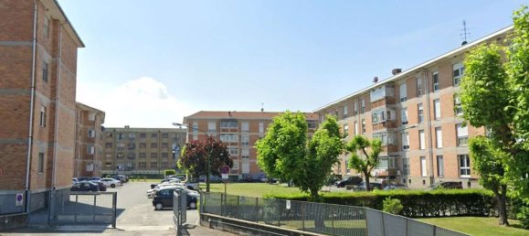 5 rooms Apartment in Settimo Torinese, Italy No. 10161 4