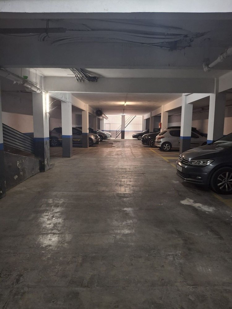 Garage in Esplugues de Llobregat, Spain 416m², Nr. 160564