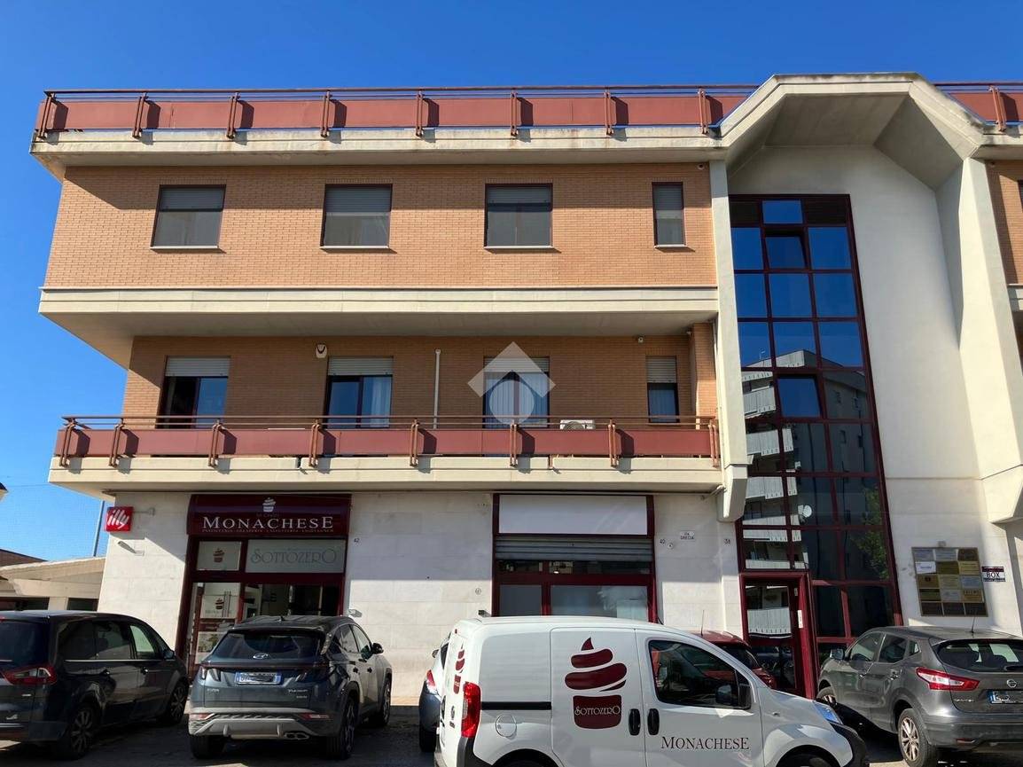 Bureau à Foggia, Italy 100m² No. 153876