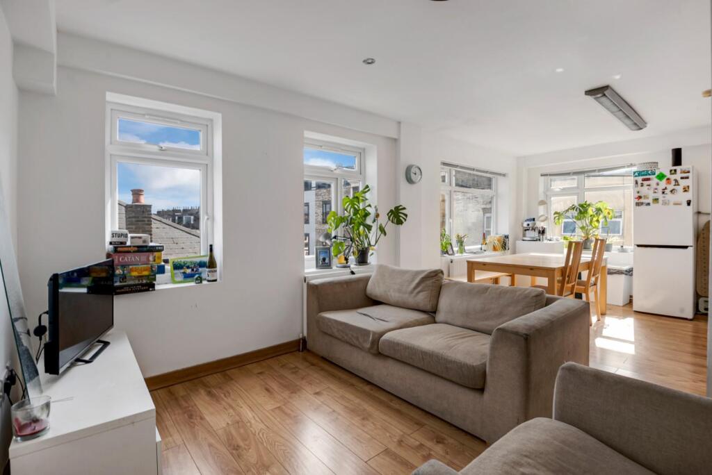 3 bedrooms Apartment in London, United Kingdom No. 12537