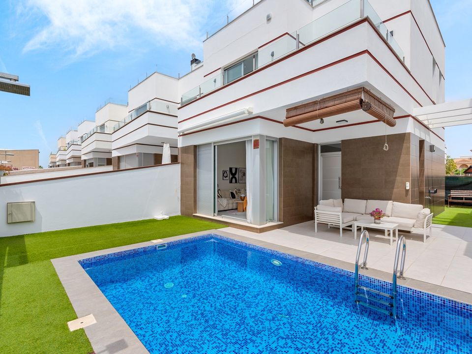 Villa de 3 dormitorios en Ciudad Quesada, Spain No. 177086