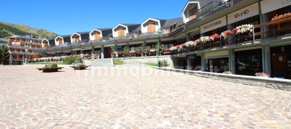 Propiedad comercial de 2 habitaciónes en Sestriere, Italy No. 71713 34