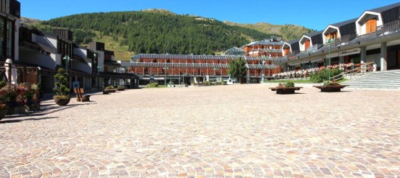 Propiedad comercial de 2 habitaciónes en Sestriere, Italy No. 71713 44