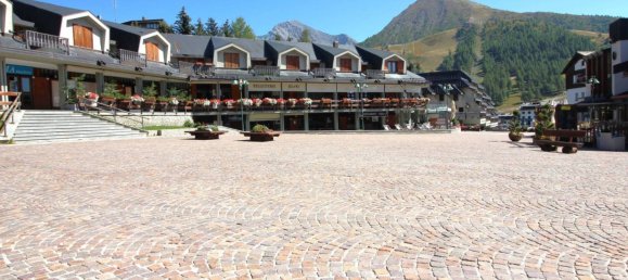 Propiedad comercial de 2 habitaciónes en Sestriere, Italy No. 71713 28