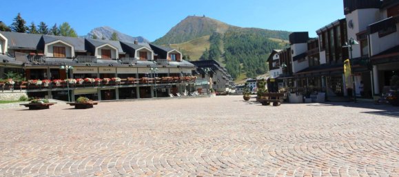 Propiedad comercial de 2 habitaciónes en Sestriere, Italy No. 71713 27