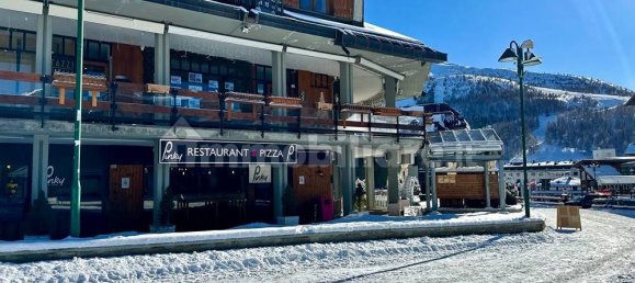 Propiedad comercial de 2 habitaciónes en Sestriere, Italy No. 71713 19