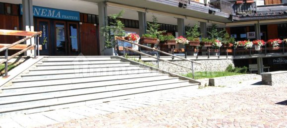 Propiedad comercial de 2 habitaciónes en Sestriere, Italy No. 71713 32