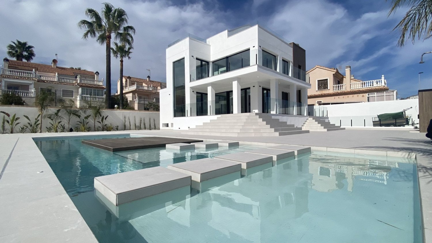 4 bedrooms Villa in Torrevieja, Spain No. 8873