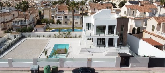 4 bedrooms Villa in Torrevieja, Spain No. 8873 7